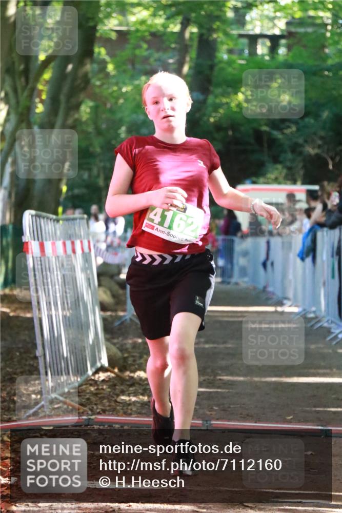 22.09.2024 - 32. Volkslauf durch das schöne Alstertal H.Heesch http://msf.ph/oto/7112160 22.09.2024 10:56:27 Ziel 4065, 4162, 4960 meine-sportfotos.de