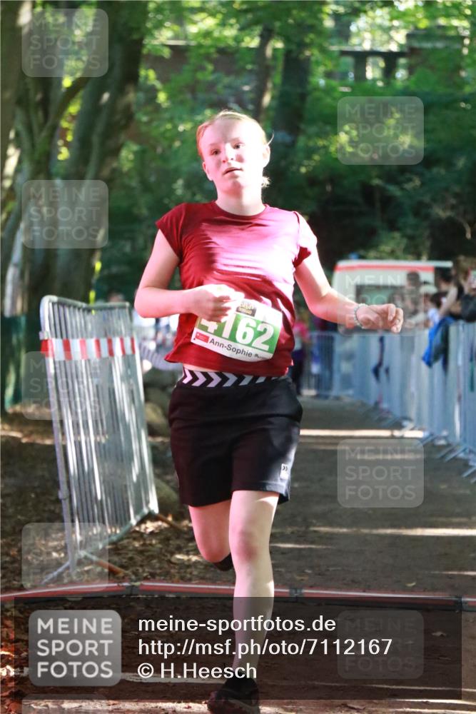 22.09.2024 - 32. Volkslauf durch das schöne Alstertal H.Heesch http://msf.ph/oto/7112167 22.09.2024 10:56:27 Ziel 4065, 4162, 4960 meine-sportfotos.de