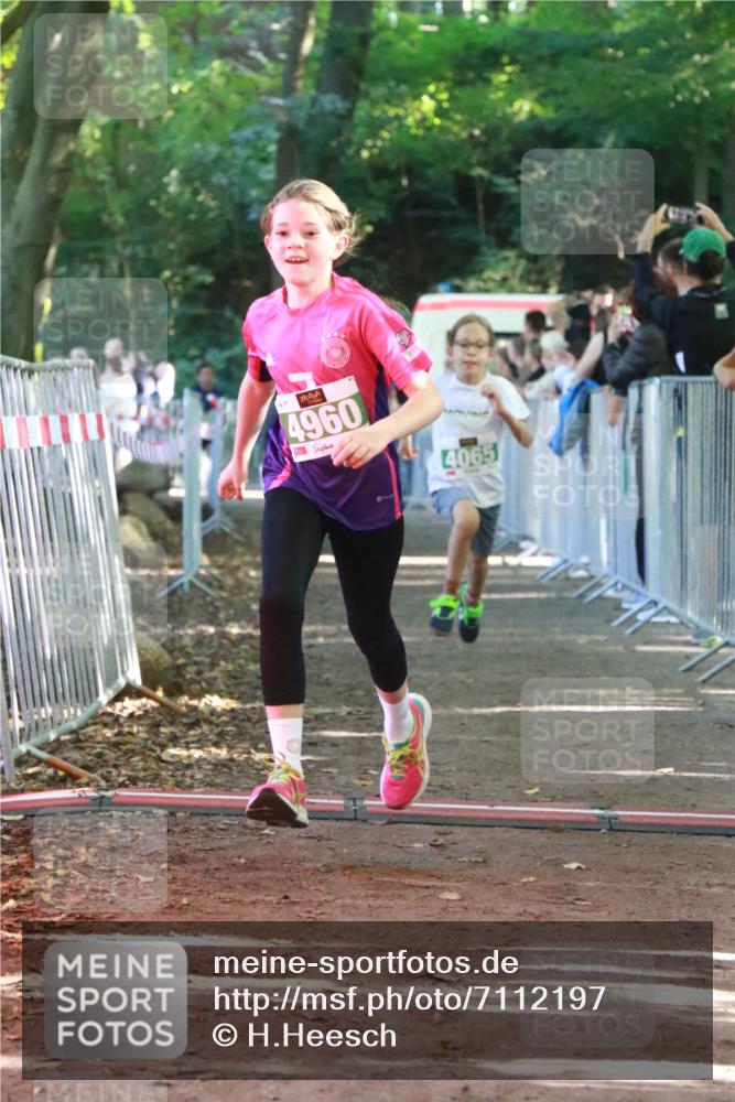 22.09.2024 - 32. Volkslauf durch das schöne Alstertal H.Heesch http://msf.ph/oto/7112197 22.09.2024 10:56:31 Ziel 4008, 4064, 4065, 4162, 4960 meine-sportfotos.de