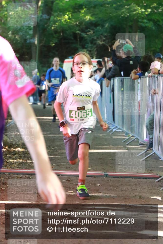 22.09.2024 - 32. Volkslauf durch das schöne Alstertal H.Heesch http://msf.ph/oto/7112229 22.09.2024 10:56:32 Ziel 4008, 4064, 4065, 4162, 4960 meine-sportfotos.de