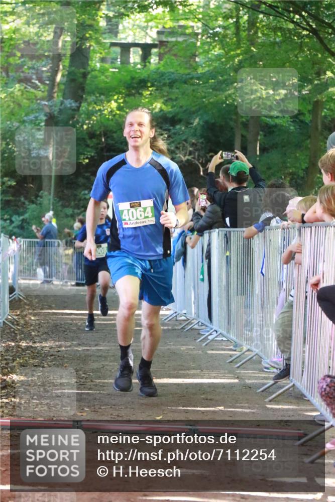 22.09.2024 - 32. Volkslauf durch das schöne Alstertal H.Heesch http://msf.ph/oto/7112254 22.09.2024 10:56:34 Ziel 4008, 4064, 4065, 4960 meine-sportfotos.de