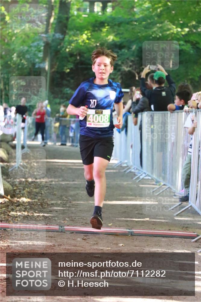 22.09.2024 - 32. Volkslauf durch das schöne Alstertal H.Heesch http://msf.ph/oto/7112282 22.09.2024 10:56:36 Ziel 4008, 4064, 4065, 4960 meine-sportfotos.de