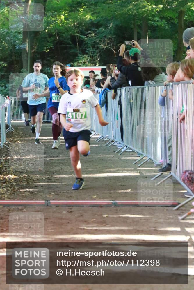 22.09.2024 - 32. Volkslauf durch das schöne Alstertal H.Heesch http://msf.ph/oto/7112398 22.09.2024 10:56:52 Ziel 4107, 4127, 4156 meine-sportfotos.de