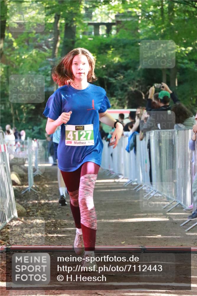 22.09.2024 - 32. Volkslauf durch das schöne Alstertal H.Heesch http://msf.ph/oto/7112443 22.09.2024 10:56:54 Ziel 4101, 4107, 4127, 4156 meine-sportfotos.de