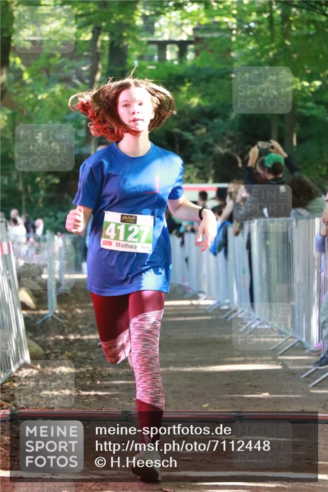 22.09.2024 - 32. Volkslauf durch das schöne Alstertal H.Heesch http://msf.ph/oto/7112448 22.09.2024 10:56:54 Ziel 4101, 4107, 4127, 4156 meine-sportfotos.de