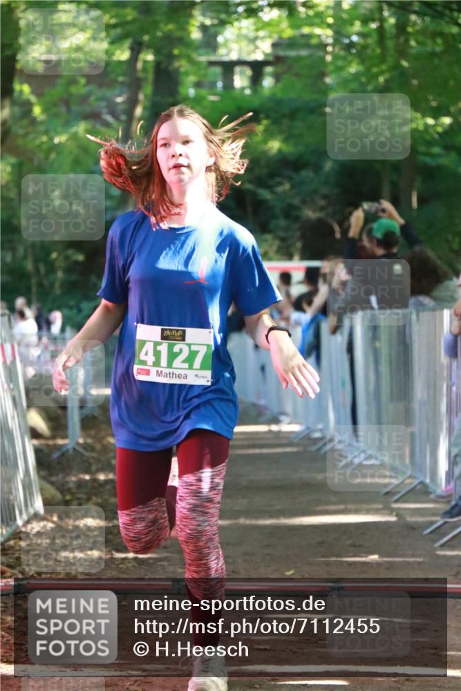 22.09.2024 - 32. Volkslauf durch das schöne Alstertal H.Heesch http://msf.ph/oto/7112455 22.09.2024 10:56:54 Ziel 4101, 4107, 4127, 4156 meine-sportfotos.de