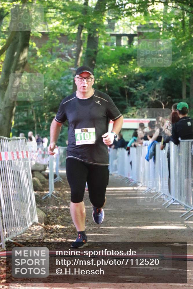 22.09.2024 - 32. Volkslauf durch das schöne Alstertal H.Heesch http://msf.ph/oto/7112520 22.09.2024 10:56:59 Ziel 4049, 4101, 4107, 4127, 4156 meine-sportfotos.de