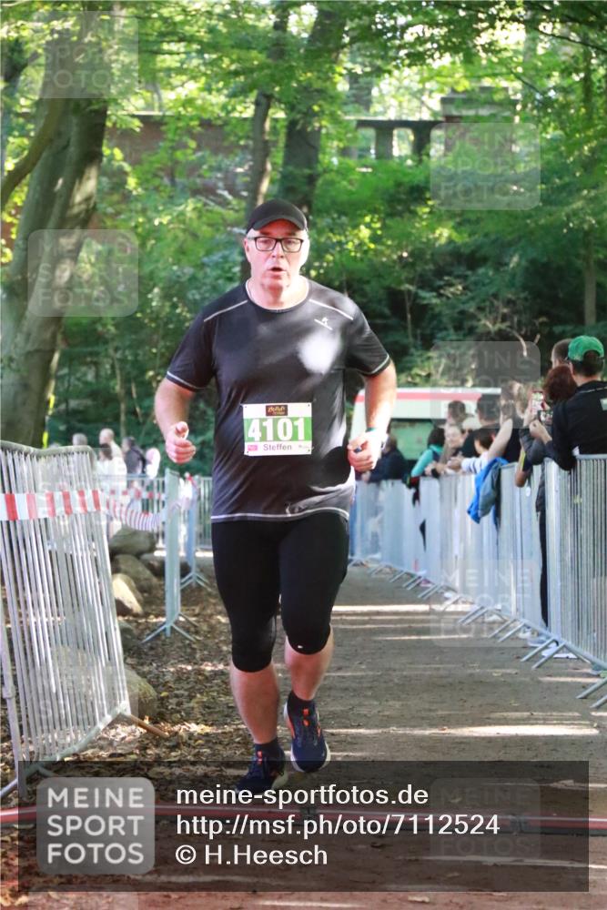 22.09.2024 - 32. Volkslauf durch das schöne Alstertal H.Heesch http://msf.ph/oto/7112524 22.09.2024 10:56:59 Ziel 4049, 4101, 4107, 4127, 4156 meine-sportfotos.de