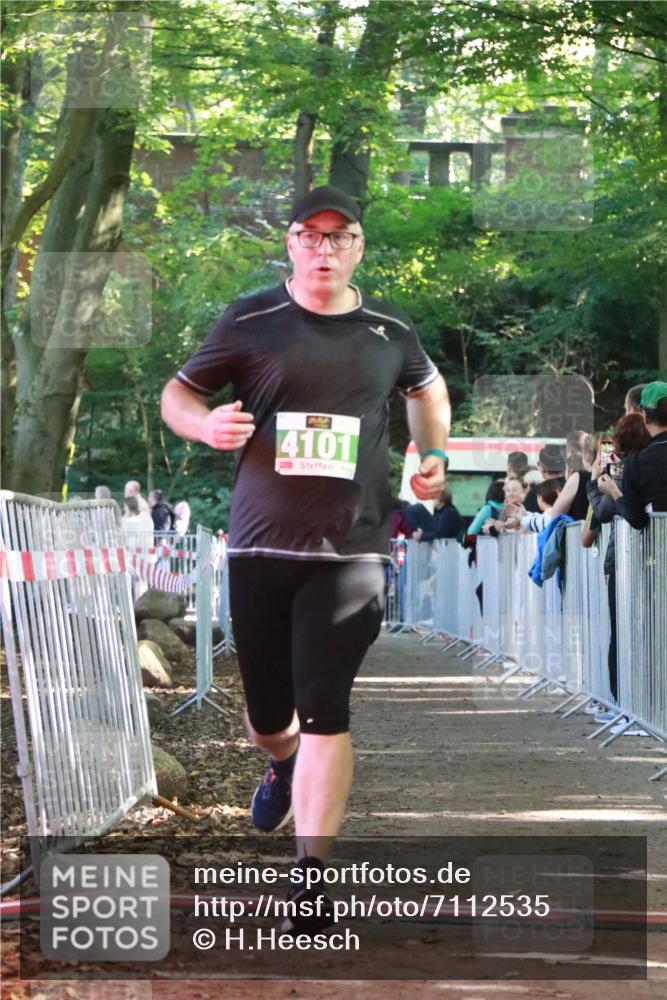 22.09.2024 - 32. Volkslauf durch das schöne Alstertal H.Heesch http://msf.ph/oto/7112535 22.09.2024 10:56:59 Ziel 4049, 4101, 4107, 4127, 4156 meine-sportfotos.de