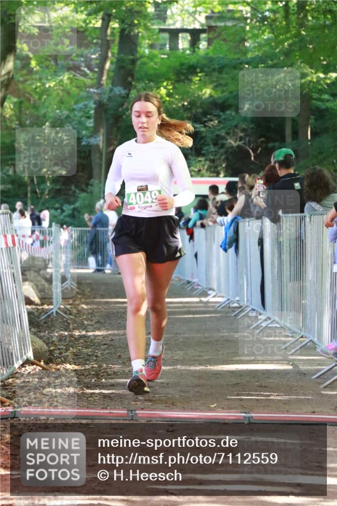 22.09.2024 - 32. Volkslauf durch das schöne Alstertal H.Heesch http://msf.ph/oto/7112559 22.09.2024 10:57:03 Ziel 4049, 4101 meine-sportfotos.de