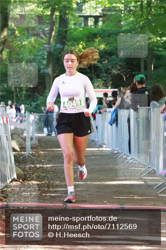 22.09.2024 - 32. Volkslauf durch das schöne Alstertal H.Heesch http://msf.ph/oto/7112569 22.09.2024 10:57:03 Ziel 4049, 4101 meine-sportfotos.de