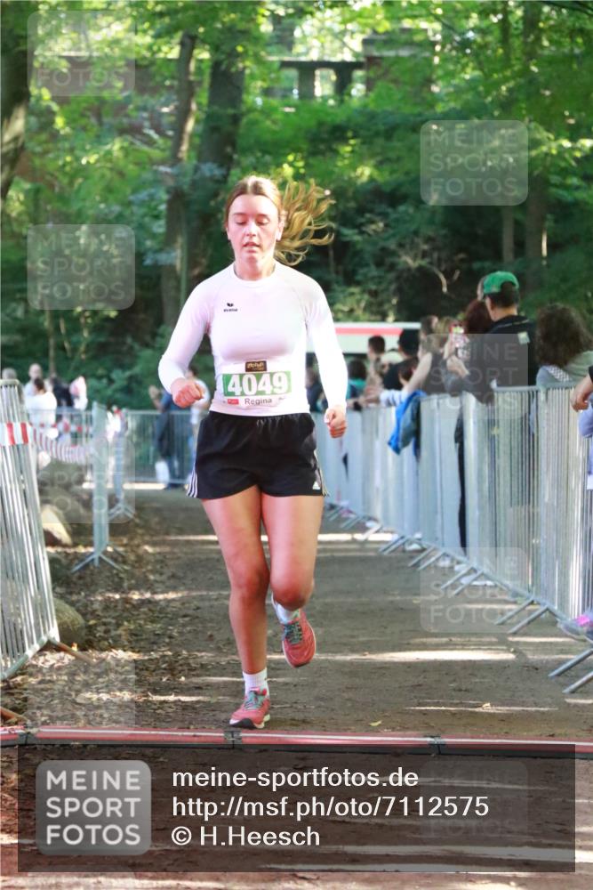 22.09.2024 - 32. Volkslauf durch das schöne Alstertal H.Heesch http://msf.ph/oto/7112575 22.09.2024 10:57:03 Ziel 4049, 4101 meine-sportfotos.de