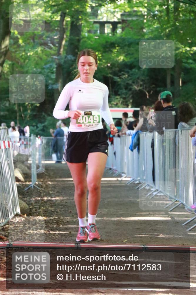 22.09.2024 - 32. Volkslauf durch das schöne Alstertal H.Heesch http://msf.ph/oto/7112583 22.09.2024 10:57:03 Ziel 4049, 4101 meine-sportfotos.de