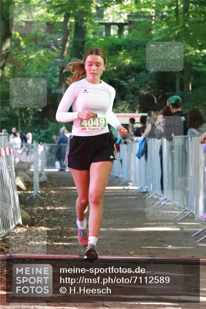 22.09.2024 - 32. Volkslauf durch das schöne Alstertal H.Heesch http://msf.ph/oto/7112589 22.09.2024 10:57:03 Ziel 4049, 4101 meine-sportfotos.de