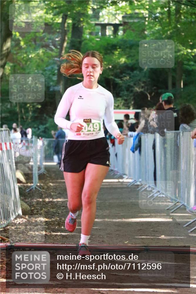 22.09.2024 - 32. Volkslauf durch das schöne Alstertal H.Heesch http://msf.ph/oto/7112596 22.09.2024 10:57:03 Ziel 4049, 4101 meine-sportfotos.de