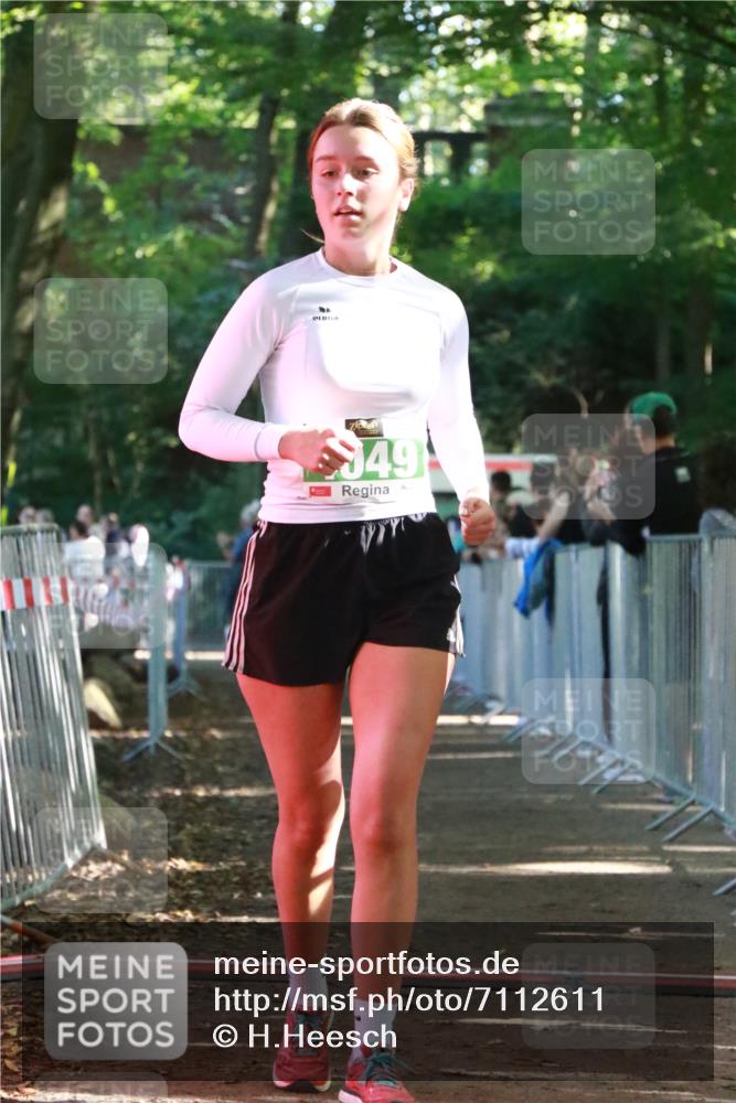 22.09.2024 - 32. Volkslauf durch das schöne Alstertal H.Heesch http://msf.ph/oto/7112611 22.09.2024 10:57:04 Ziel 4049, 4101 meine-sportfotos.de