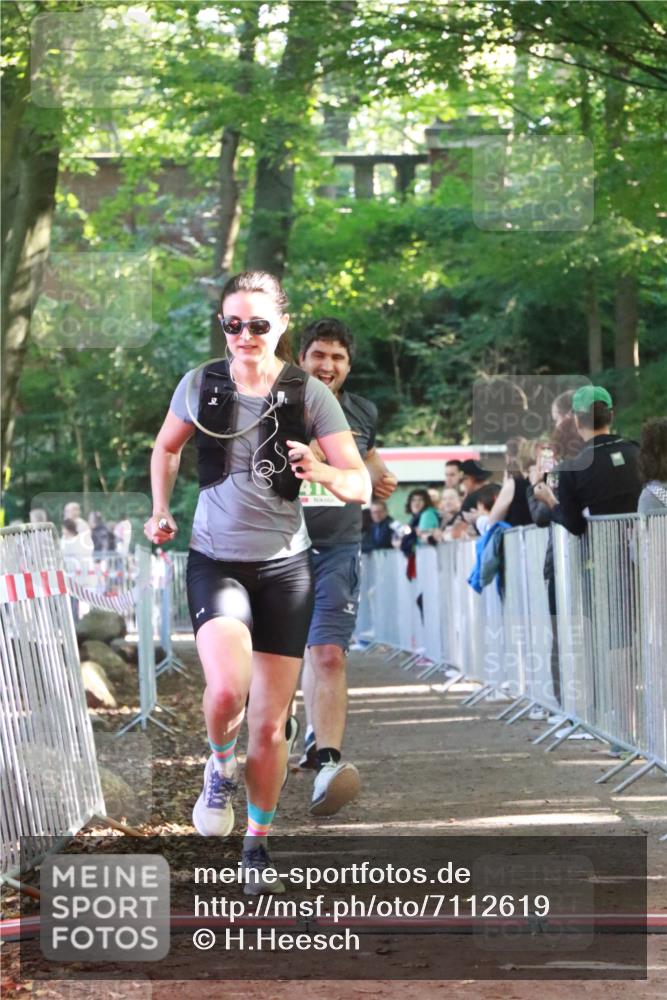 22.09.2024 - 32. Volkslauf durch das schöne Alstertal H.Heesch http://msf.ph/oto/7112619 22.09.2024 10:57:13 Ziel 4091, 4119, 4161 meine-sportfotos.de