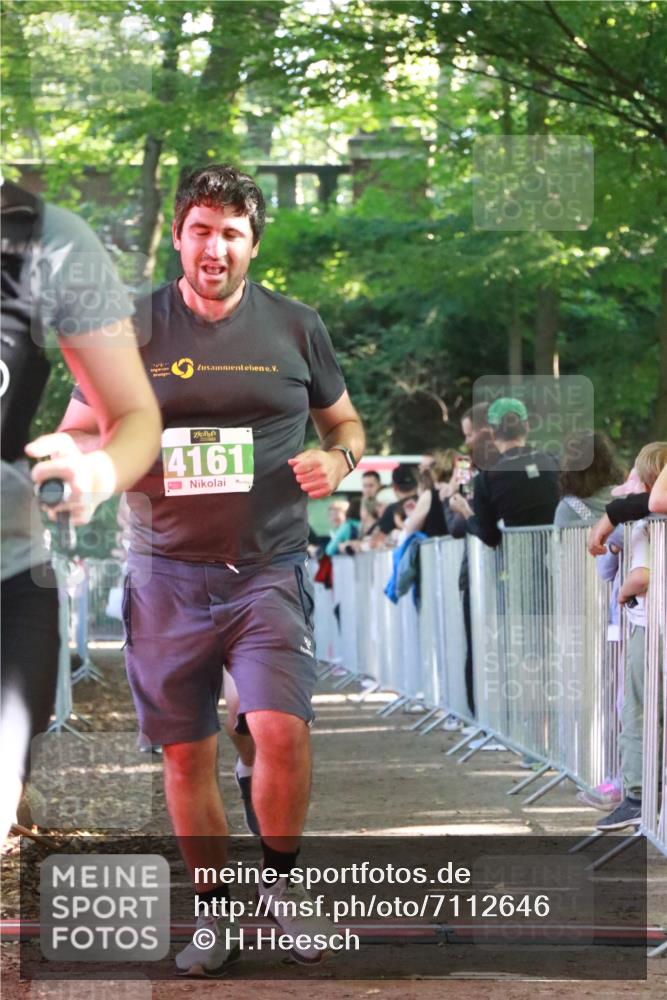 22.09.2024 - 32. Volkslauf durch das schöne Alstertal H.Heesch http://msf.ph/oto/7112646 22.09.2024 10:57:15 Ziel 4091, 4119, 4161 meine-sportfotos.de