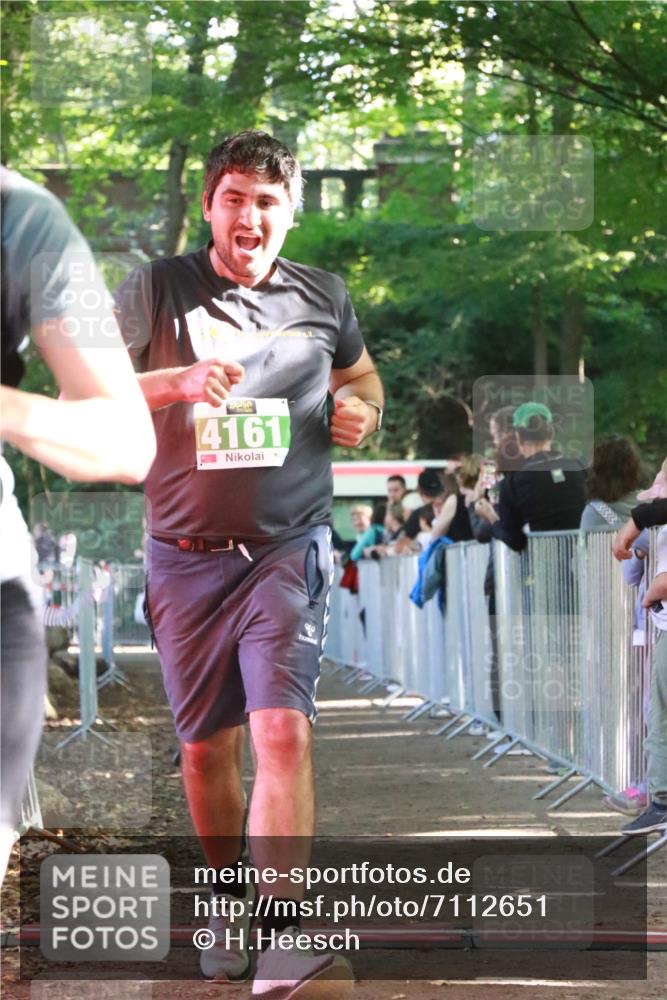 22.09.2024 - 32. Volkslauf durch das schöne Alstertal H.Heesch http://msf.ph/oto/7112651 22.09.2024 10:57:15 Ziel 4091, 4119, 4161 meine-sportfotos.de