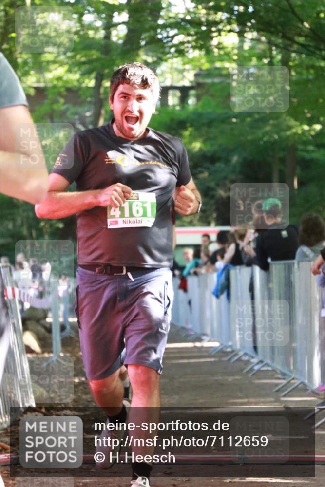 22.09.2024 - 32. Volkslauf durch das schöne Alstertal H.Heesch http://msf.ph/oto/7112659 22.09.2024 10:57:15 Ziel 4091, 4119, 4161 meine-sportfotos.de