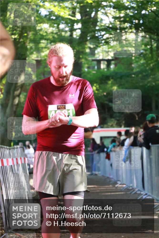 22.09.2024 - 32. Volkslauf durch das schöne Alstertal H.Heesch http://msf.ph/oto/7112673 22.09.2024 10:57:16 Ziel 4091, 4119, 4161 meine-sportfotos.de