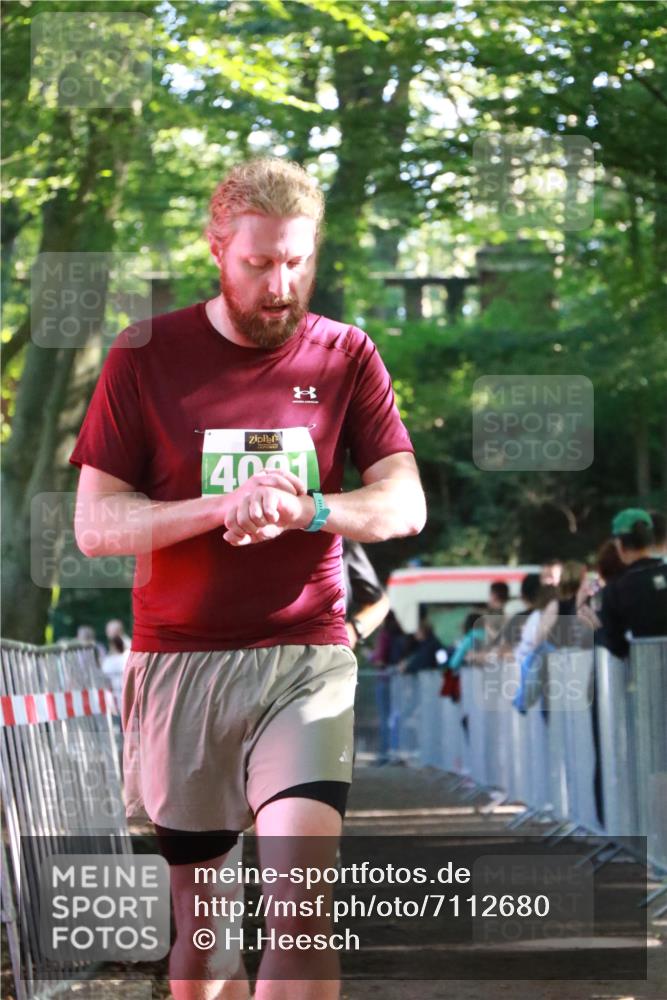 22.09.2024 - 32. Volkslauf durch das schöne Alstertal H.Heesch http://msf.ph/oto/7112680 22.09.2024 10:57:16 Ziel 4091, 4119, 4161 meine-sportfotos.de