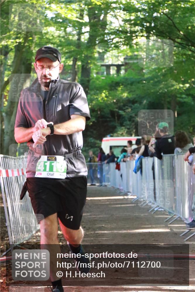 22.09.2024 - 32. Volkslauf durch das schöne Alstertal H.Heesch http://msf.ph/oto/7112700 22.09.2024 10:57:18 Ziel 4091, 4119, 4161 meine-sportfotos.de