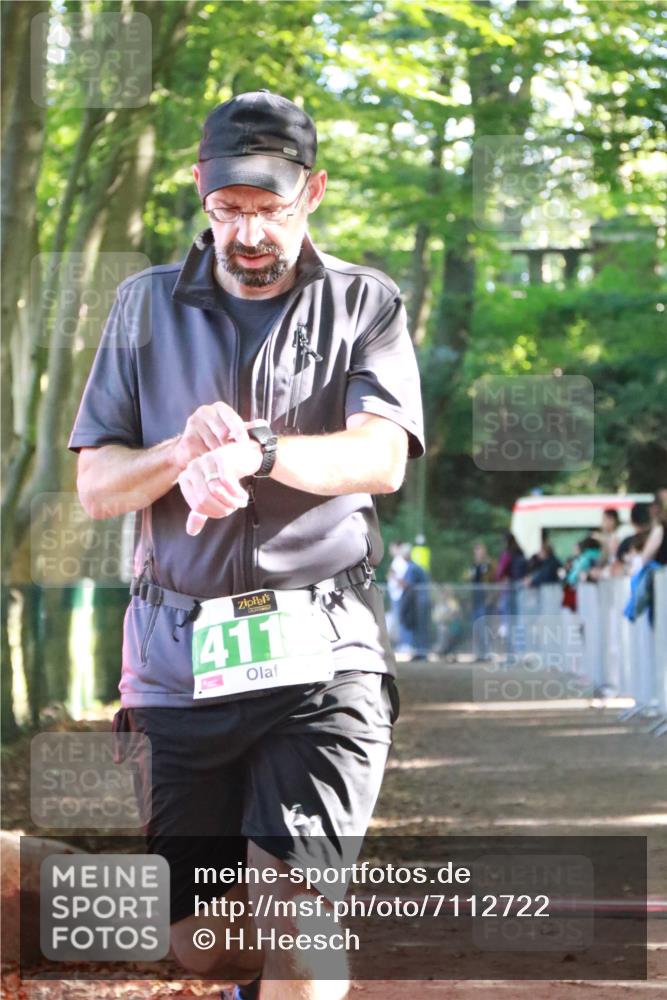 22.09.2024 - 32. Volkslauf durch das schöne Alstertal H.Heesch http://msf.ph/oto/7112722 22.09.2024 10:57:18 Ziel 4091, 4119, 4161 meine-sportfotos.de