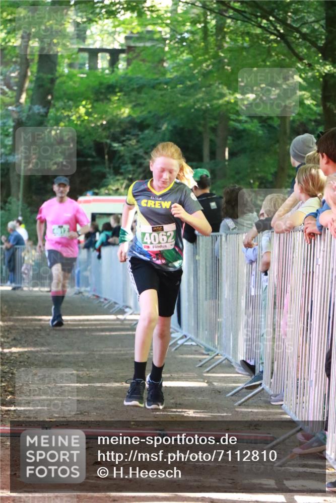 22.09.2024 - 32. Volkslauf durch das schöne Alstertal H.Heesch http://msf.ph/oto/7112810 22.09.2024 10:57:38 Ziel 4012, 4062 meine-sportfotos.de