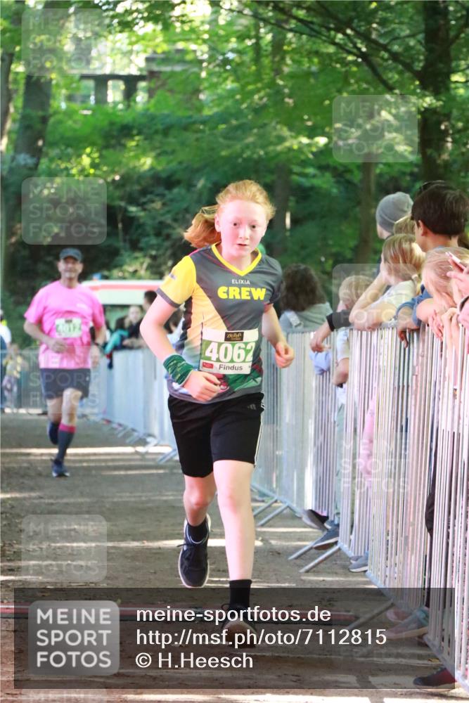 22.09.2024 - 32. Volkslauf durch das schöne Alstertal H.Heesch http://msf.ph/oto/7112815 22.09.2024 10:57:39 Ziel 4012, 4062 meine-sportfotos.de