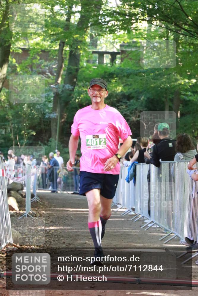 22.09.2024 - 32. Volkslauf durch das schöne Alstertal H.Heesch http://msf.ph/oto/7112844 22.09.2024 10:57:41 Ziel 4012, 4062 meine-sportfotos.de