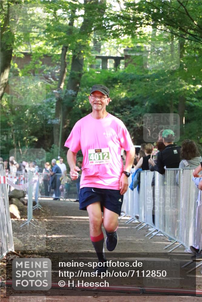 22.09.2024 - 32. Volkslauf durch das schöne Alstertal H.Heesch http://msf.ph/oto/7112850 22.09.2024 10:57:41 Ziel 4012, 4062 meine-sportfotos.de