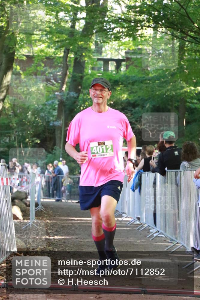 22.09.2024 - 32. Volkslauf durch das schöne Alstertal H.Heesch http://msf.ph/oto/7112852 22.09.2024 10:57:42 Ziel 4012, 4062 meine-sportfotos.de