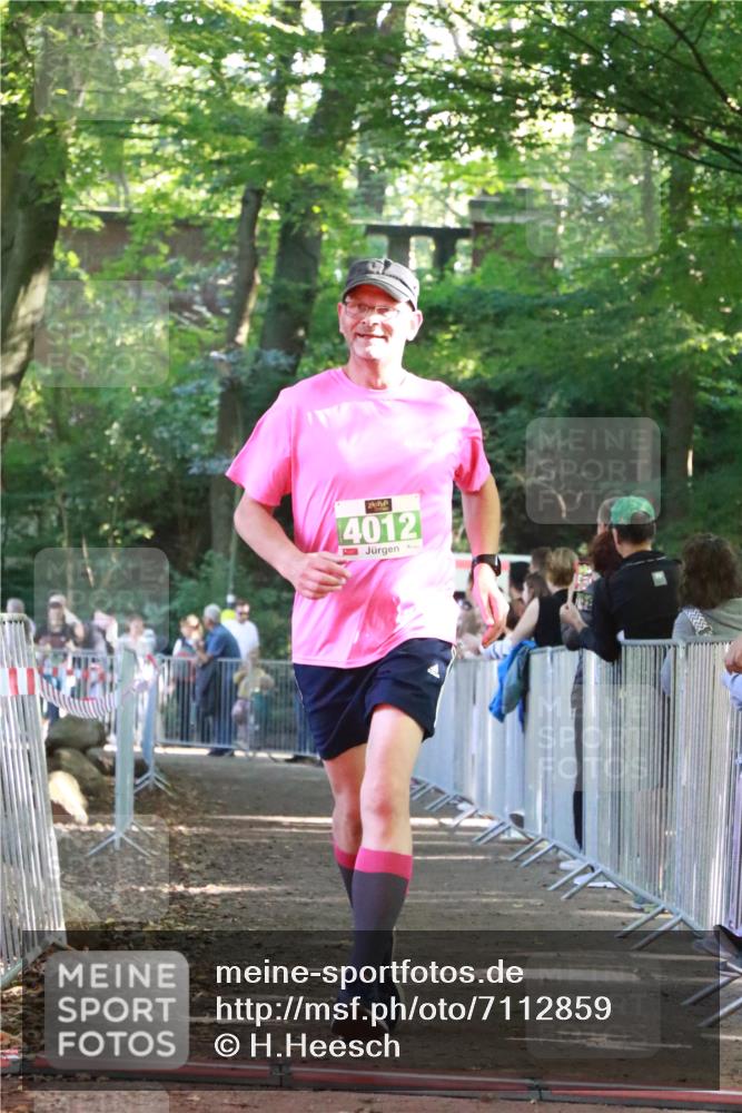 22.09.2024 - 32. Volkslauf durch das schöne Alstertal H.Heesch http://msf.ph/oto/7112859 22.09.2024 10:57:42 Ziel 4012, 4062 meine-sportfotos.de