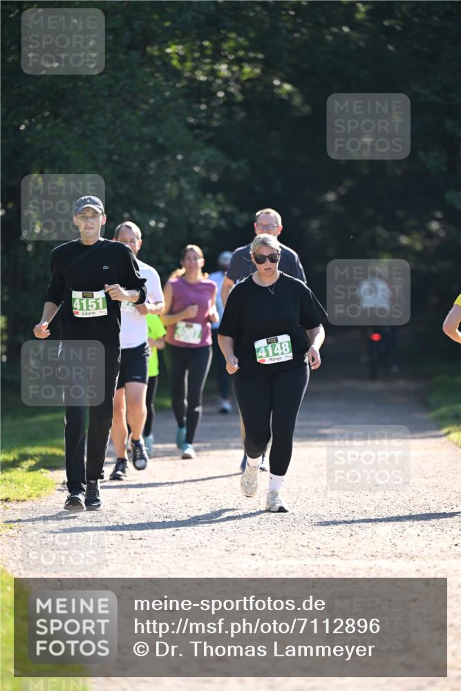 22.09.2024 - 32. Volkslauf durch das schöne Alstertal Dr. Thomas Lammeyer http://msf.ph/oto/7112896 22.09.2024 10:56:53 Laufen 4151, 4148 meine-sportfotos.de