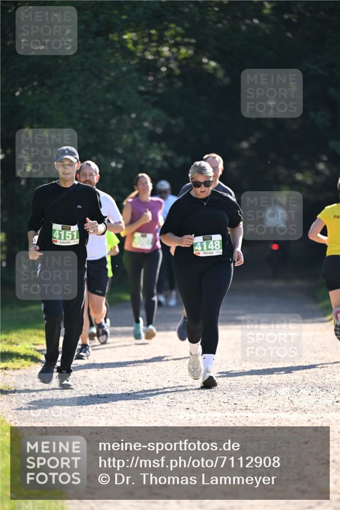 22.09.2024 - 32. Volkslauf durch das schöne Alstertal Dr. Thomas Lammeyer http://msf.ph/oto/7112908 22.09.2024 10:56:53 Laufen 4151, 4148 meine-sportfotos.de