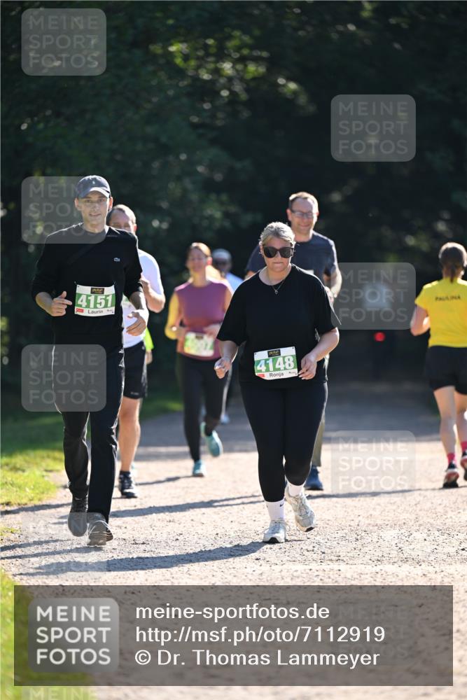 22.09.2024 - 32. Volkslauf durch das schöne Alstertal Dr. Thomas Lammeyer http://msf.ph/oto/7112919 22.09.2024 10:56:54 Laufen 4151, 4148 meine-sportfotos.de