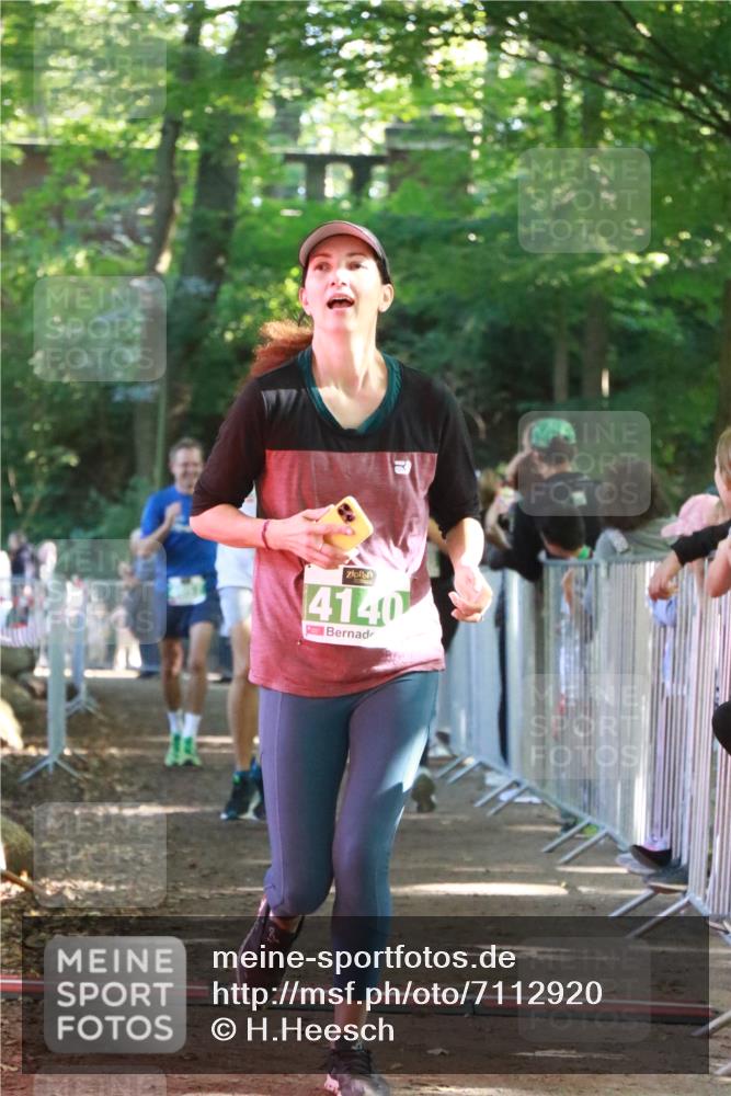 22.09.2024 - 32. Volkslauf durch das schöne Alstertal H.Heesch http://msf.ph/oto/7112920 22.09.2024 10:57:53 Ziel 4056, 4118, 4140, 4957, 4969 meine-sportfotos.de