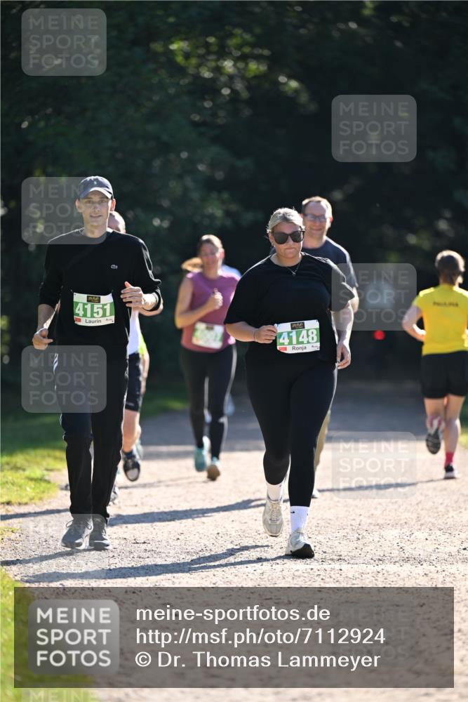 22.09.2024 - 32. Volkslauf durch das schöne Alstertal Dr. Thomas Lammeyer http://msf.ph/oto/7112924 22.09.2024 10:56:54 Laufen 4151, 4148 meine-sportfotos.de