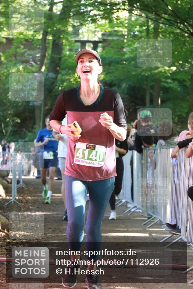 22.09.2024 - 32. Volkslauf durch das schöne Alstertal H.Heesch http://msf.ph/oto/7112926 22.09.2024 10:57:53 Ziel 4056, 4118, 4140, 4957, 4969 meine-sportfotos.de