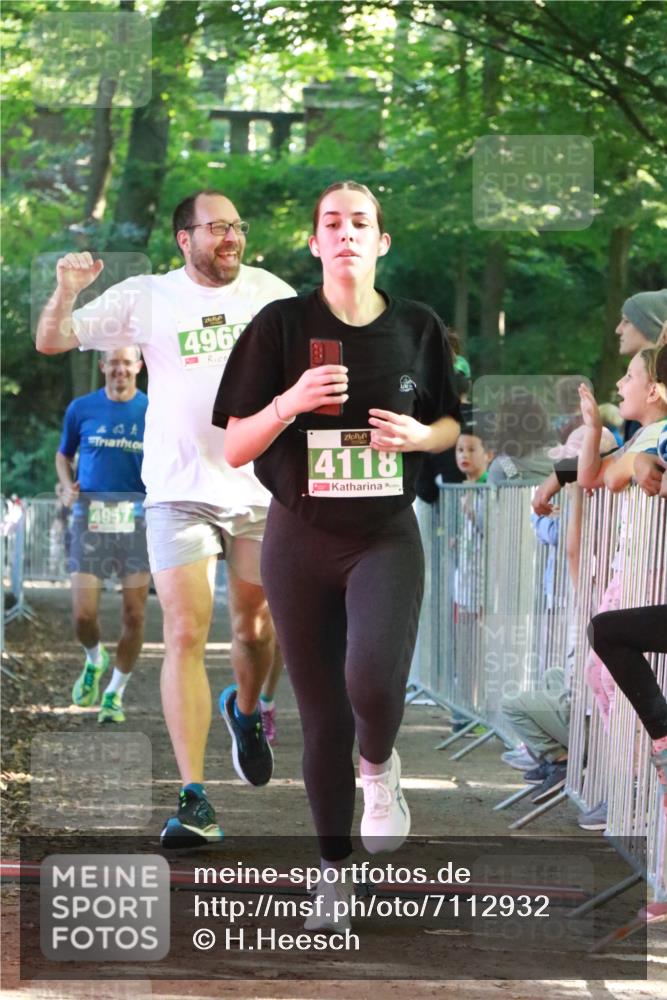 22.09.2024 - 32. Volkslauf durch das schöne Alstertal H.Heesch http://msf.ph/oto/7112932 22.09.2024 10:57:55 Ziel 4055, 4056, 4118, 4140, 4957, 4969 meine-sportfotos.de