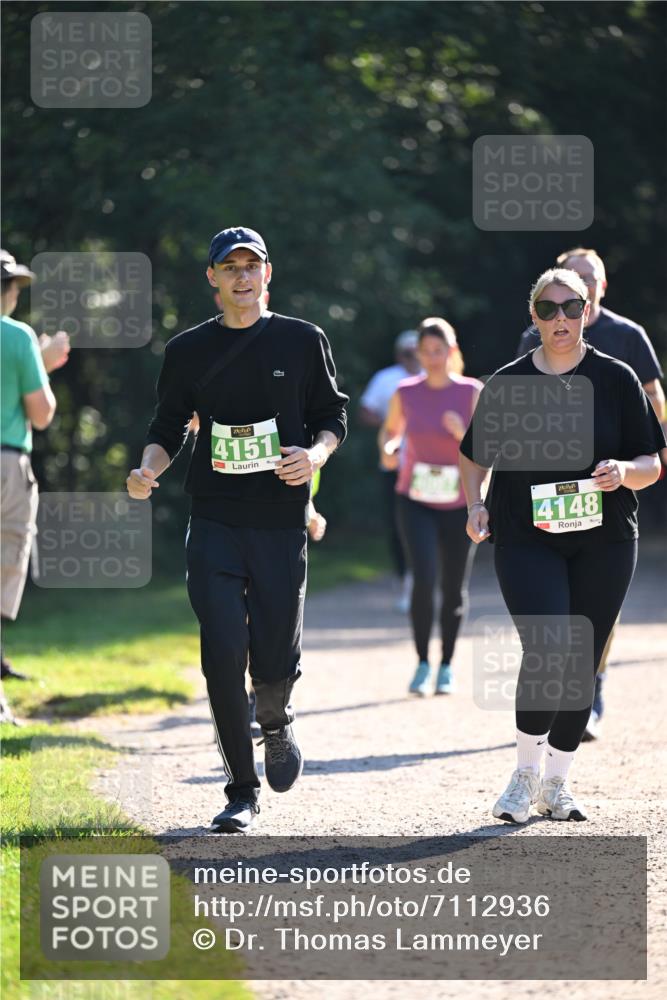 22.09.2024 - 32. Volkslauf durch das schöne Alstertal Dr. Thomas Lammeyer http://msf.ph/oto/7112936 22.09.2024 10:56:55 Laufen 4151, 4148 meine-sportfotos.de