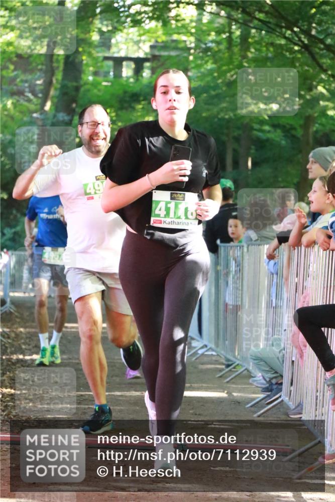 22.09.2024 - 32. Volkslauf durch das schöne Alstertal H.Heesch http://msf.ph/oto/7112939 22.09.2024 10:57:55 Ziel 4055, 4056, 4118, 4140, 4957, 4969 meine-sportfotos.de