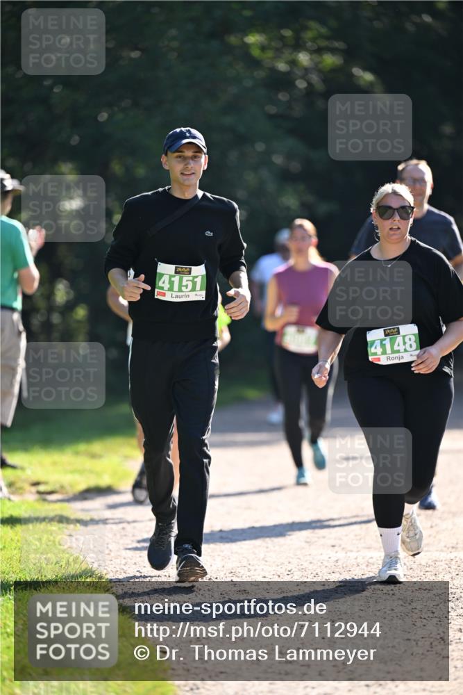 22.09.2024 - 32. Volkslauf durch das schöne Alstertal Dr. Thomas Lammeyer http://msf.ph/oto/7112944 22.09.2024 10:56:55 Laufen 4151, 4148 meine-sportfotos.de