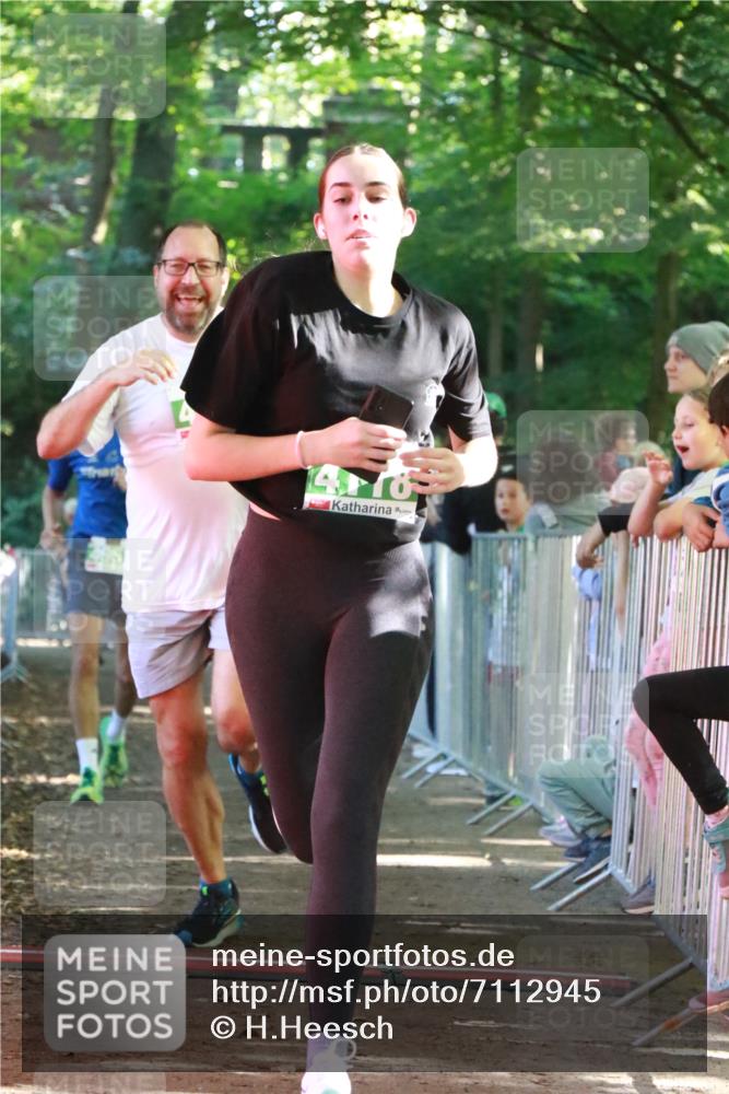 22.09.2024 - 32. Volkslauf durch das schöne Alstertal H.Heesch http://msf.ph/oto/7112945 22.09.2024 10:57:55 Ziel 4055, 4056, 4118, 4140, 4957, 4969 meine-sportfotos.de