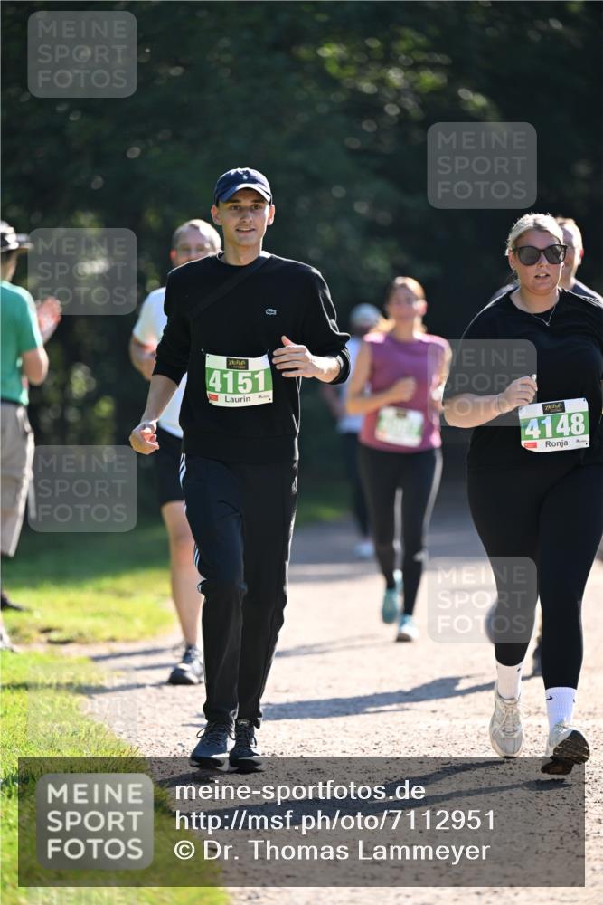 22.09.2024 - 32. Volkslauf durch das schöne Alstertal Dr. Thomas Lammeyer http://msf.ph/oto/7112951 22.09.2024 10:56:56 Laufen 4151, 4148 meine-sportfotos.de