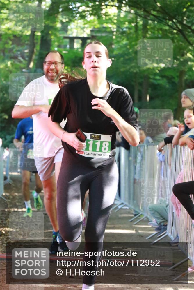 22.09.2024 - 32. Volkslauf durch das schöne Alstertal H.Heesch http://msf.ph/oto/7112952 22.09.2024 10:57:55 Ziel 4055, 4056, 4118, 4140, 4957, 4969 meine-sportfotos.de