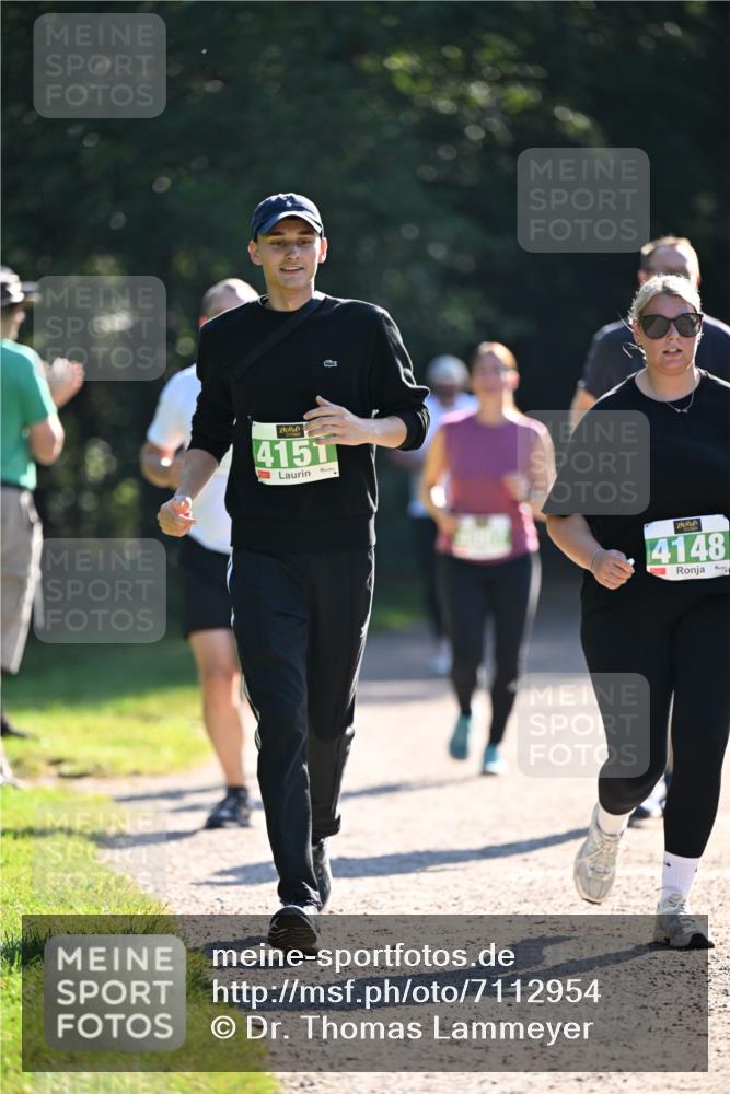 22.09.2024 - 32. Volkslauf durch das schöne Alstertal Dr. Thomas Lammeyer http://msf.ph/oto/7112954 22.09.2024 10:56:56 Laufen 4151, 4148 meine-sportfotos.de