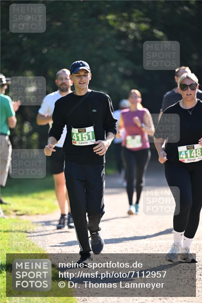 22.09.2024 - 32. Volkslauf durch das schöne Alstertal Dr. Thomas Lammeyer http://msf.ph/oto/7112957 22.09.2024 10:56:56 Laufen 4151, 4148 meine-sportfotos.de