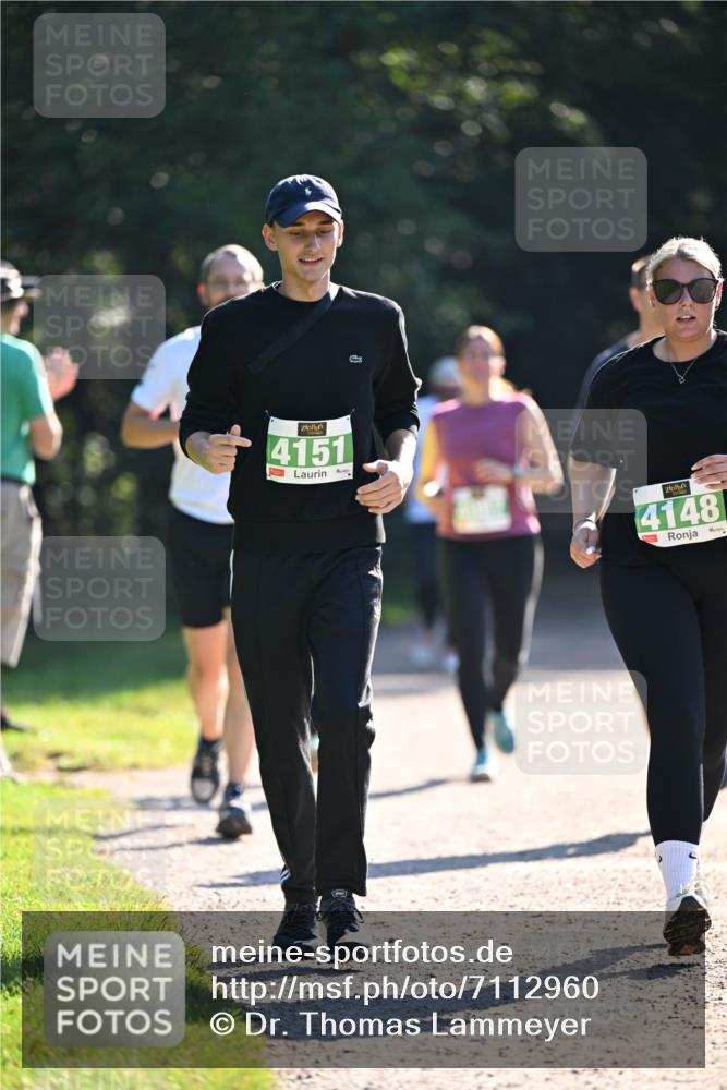 22.09.2024 - 32. Volkslauf durch das schöne Alstertal Dr. Thomas Lammeyer http://msf.ph/oto/7112960 22.09.2024 10:56:56 Laufen 4151, 4148 meine-sportfotos.de